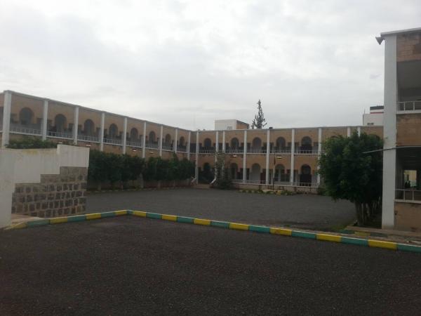 مليشيات الحوثي تعرض مدرسة آزال بصنعاء للبيع في مزاد علني