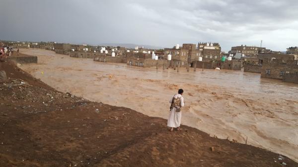 تقرير رسمي يظهر تضرر نحو 17 ألف أسرة من سيول الأمطار في مأرب