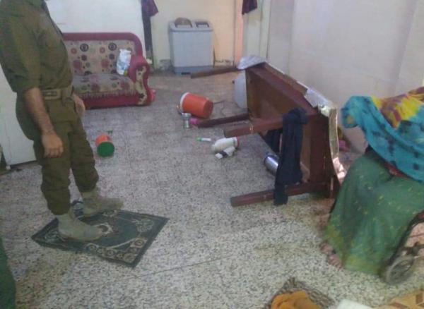 مسلحو الإخوان يقتحمون منزل ناشطة مدنية بتعز