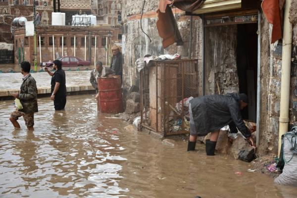 إنهيار منزلين في صنعاء التاريخية جراء الأمطار الغزيرة