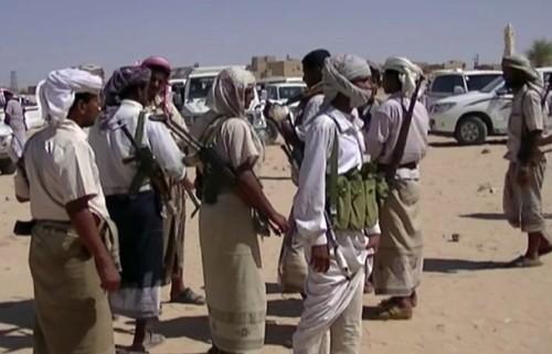 لحج.. قبليون يقطعون الخط الرابط بين الضالع وعدن احتجاجاً على "تهريب قاتل" من السجن