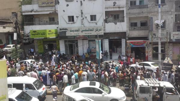 مسيرة شعبية تنديداً بالعبث الإخواني بأمن تعز والمطالبة بالقصاص من القتلة