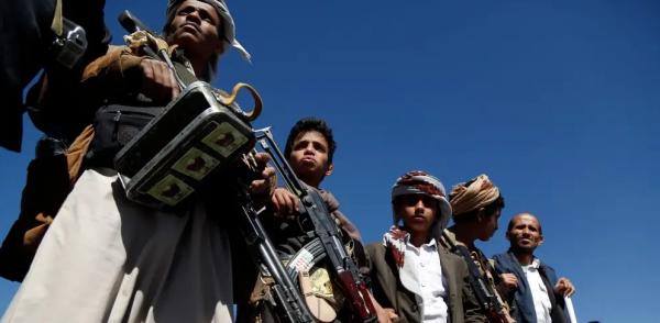 مسلحون حوثيون بقيادة مدير أمن النادرة يقتحمون منزل مواطن جنوبي العود ويروعون نساء وأطفال القرية