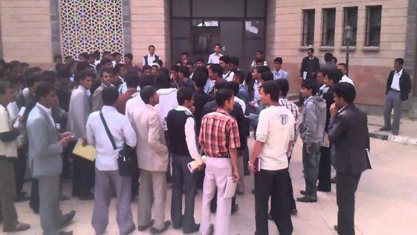 تراجع عدد المتقدمين للدراسة في الجامعات بمناطق سيطرة مليشيا الحوثي