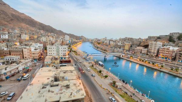 حركة النقل الداخلي في المكلا تصاب بالشلل مع إضراب سائقي الباصات