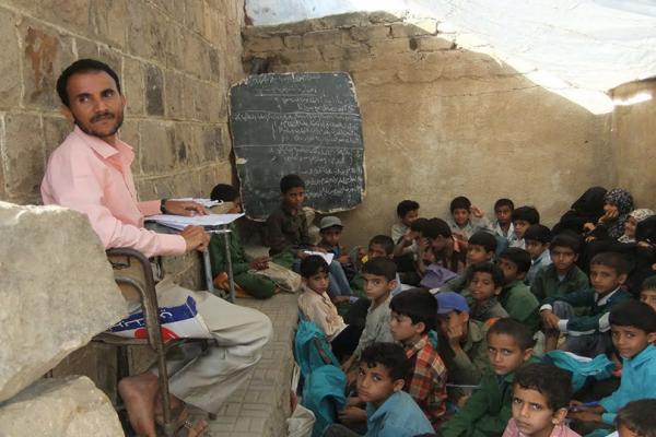 مليشيات الحوثي تفصل 8 آلاف معلم وموظف في القطاع التربوي