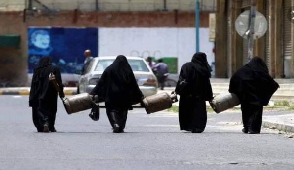مليشيا الحوثي تشترط على السكان دفع "المجهود الحربي" للحصول على الغاز المنزلي