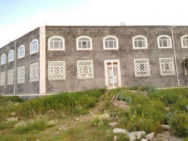 مليشيا الحوثي تقتحم أحد أكبر مساجد السلفيين بذمار وتستولي عليه