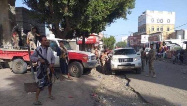 عناصر عسكرية تابعة للإخوان تقتحم منزل فتاة مُعاقة بتعز