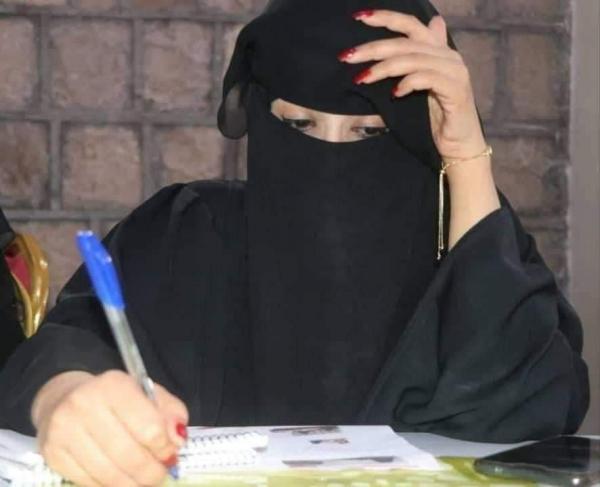 قوة أمنية موالية للإصلاح في مأرب تقتحم منزل ناشطة حقوقية وتعتقلها