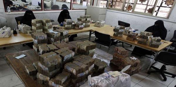 بلغت 90% في عدن.. شركات الصرافة تواصل نهب أموال المواطنين تحت مسمى "عمولة وفارق سعر"