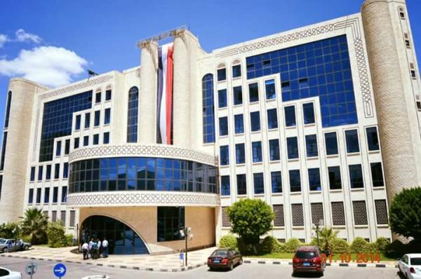 مجلس نقابات شركة النفط يرفض المساعي الحوثية لتصفيتها وتسريح عمالتها