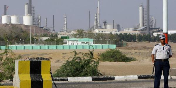 بزنس النفط اليمني يجمع بين الحوثي والشرعية