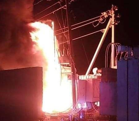 اندلاع حريق هائل في محطة كهرباء عتق بشبوة