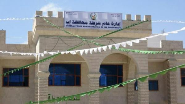 خلافات حوثية تغلق قسمي شرطة في إب