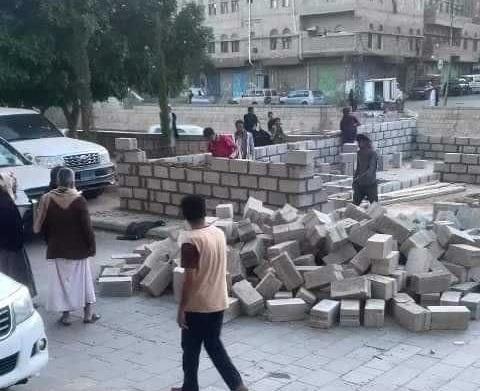 قيادي حوثي يعتدي على حمى مدينة صنعاء التاريخية