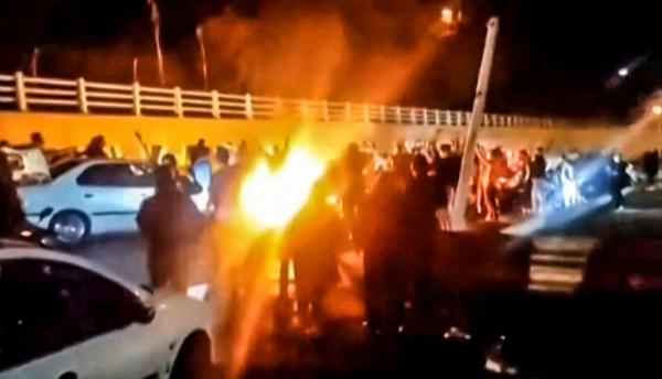روايات مروعة لإيرانيين من الداخل عن "وحشية" النظام ضد المحتجين