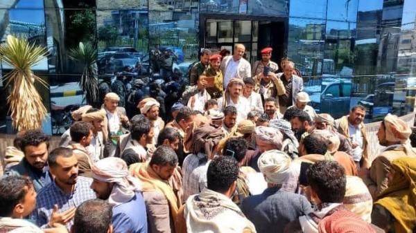 مواطنون يحتجون في صنعاء للمطالبة بتسليم قيمة الوقود المنهوب