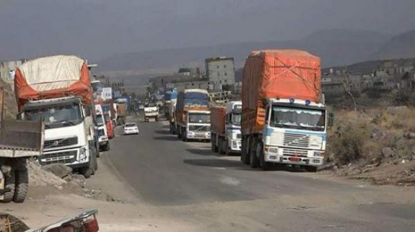 مواطنون يقطعون خط صنعاء عدن احتجاجاً على ارتفاع الأسعار وتدهور العملة