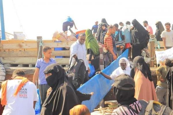 دفعة جديدة من اللاجئين اليمنيين تصل الصومال (صور)