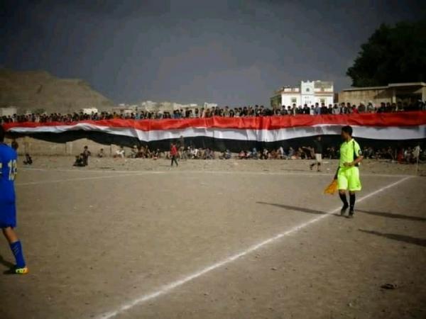 مليشيات الحوثي تحول معلب أحد الأندية إلى سوق لبيع الأغنام