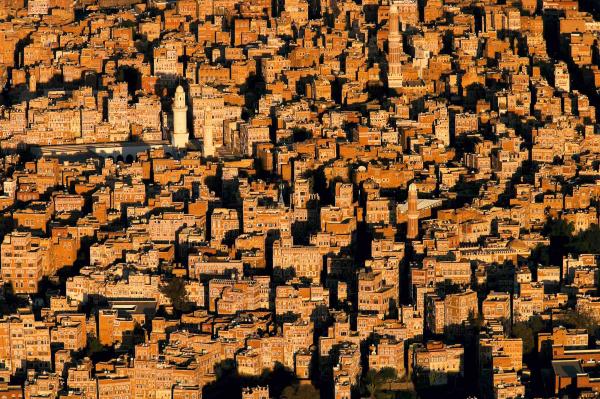 مليشيا الحوثي توجه بهدم منازل أثرية في صنعاء القديمة