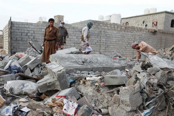 مأرب.. مليشيا الحوثي تقصف منزل شيخ قبلي كبير في الجوبة بصاروخ باليستي وسقوط ضحايا مدنيين