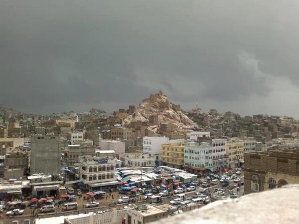 سقوط صاروخ على لودر وانفجار في معسكر لمليشيا الحوثي بين البيضاء وأبين