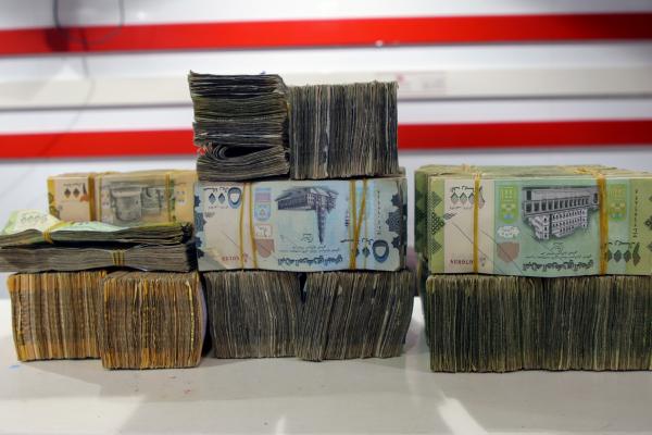 مليشيا الحوثي تُقر بنهب أكثر من 234 مليون ريال من العملة الوطنية بتعز تحت مزاعم أنها مزورة ومهربة