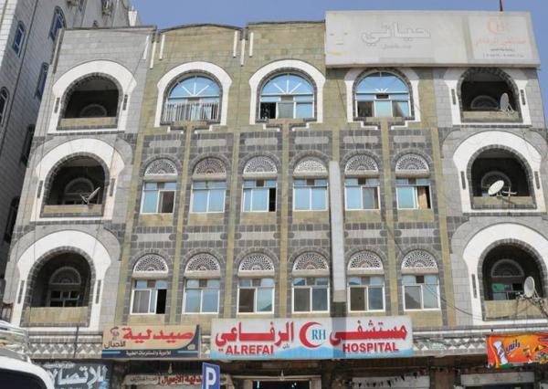 الحوثيون يدفنون شاباً توفي تحت التعذيب في معتقلاتهم بتعز