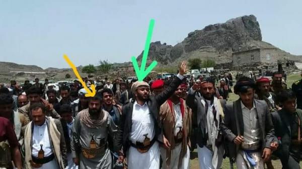 محكوم بالإعدام بجريمة اغتيال مسؤول حكومي يظهر بجانب محافظ الحوثي لذمار