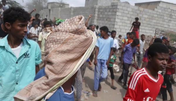 الحديدة.. مليشيا الحوثي تقايض الأسر الفقيرة: سلال غذائية مقابل القتال في صفوفها