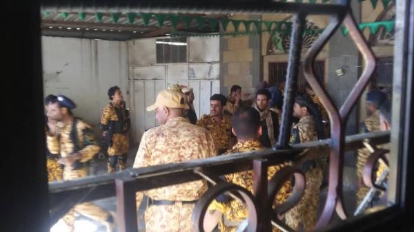 الأهالي يتهمون قضاة محكمة بني مطر بشرعنة عمليات نهب الأرضي التي تقوم بها قيادات حوثية
