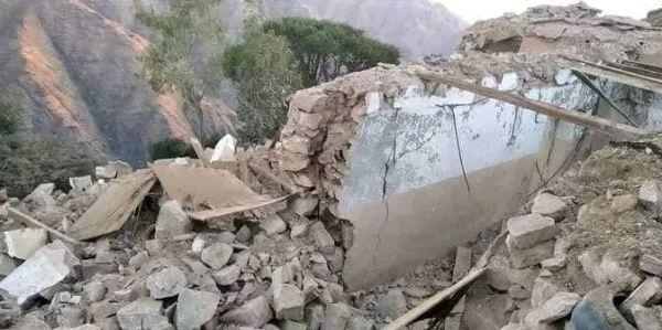 مليشيا الحوثي تفجّر منزل مواطن في تعز