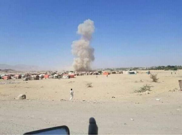 مليشيات الحوثي تقصف مخيما للنازحين في مارب