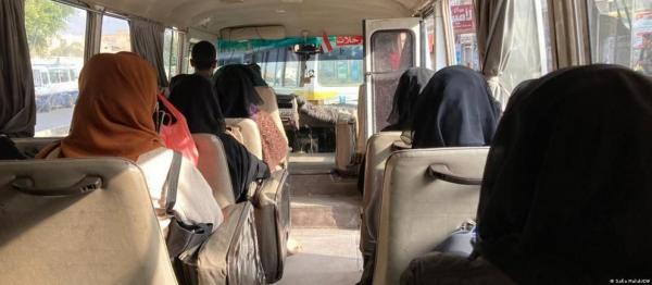 الحوثي يقوّض الحريات ويفرض الوصاية على سلوك اليمنيين