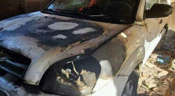 مجهولون يضرمون النيران بسيارة مواطن وسط تزايد ظاهرة نهب وإحراق السيارات في إب