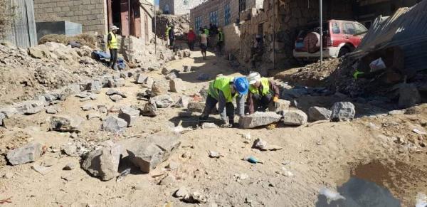قيادات حوثية ومنظمة تابعة لها استنزفت تمويل الاتحاد الأوروبي لرصف طريق في ذمار