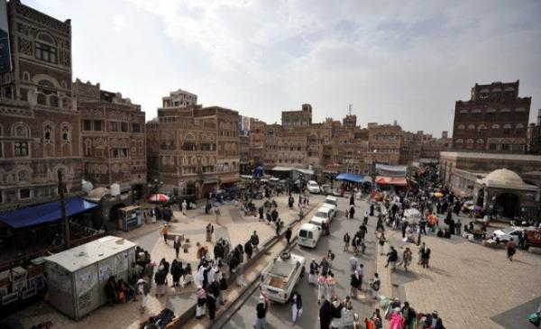 رفضوا دفع جبايات.. مسلحان حوثيان يقتحمان سوقاً شعبياً وسط صنعاء ويطلقان الرصاص الحي وسقوط ضحايا