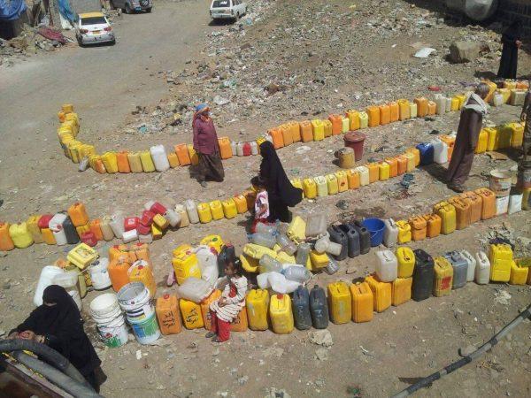 عمل تخريبي استهدف الآبار الوحيدة المزودة مدينة ذمار بالمياه ومسلحون يمنعون الفريق الفني من إصلاح الأعطال