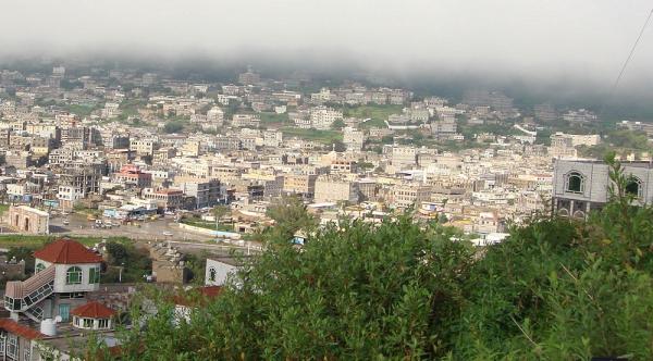 مليشيات الحوثي تغلق عداً من المنشآت والمحال التجارية في إب
