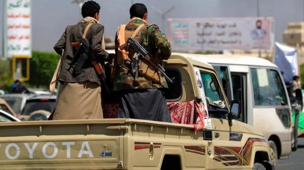 شيخ قبلي موالٍ للحوثيين: "براءة للذمة.. أنصح بعدم العودة ولا تصدقوا العفو العام"