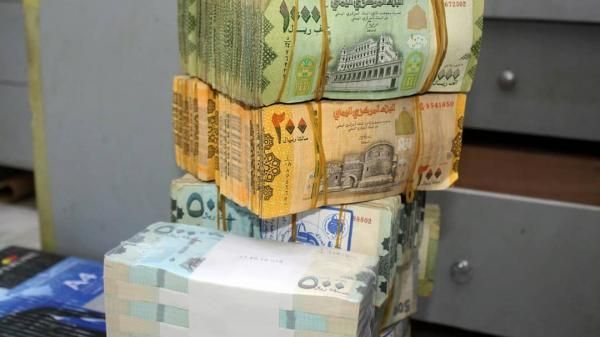 انهيار جديد وقياسي للريال اليمني أمام العملات الأجنبية