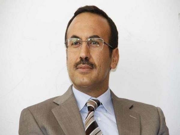 أحمد علي عبدالله صالح يجري اتصالاً هاتفياً بالسفير الدكتور علي مجور...