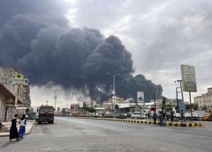 15 انفجاراً جراء قصف إسرائيلي جوي وبحري على مواقع متفرقة بصنعاء