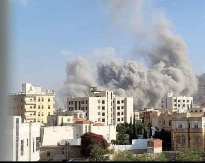 نحو 60 قتيلاً وجريحاً جراء غارات إسرائيلية عنيفة على صنعاء 