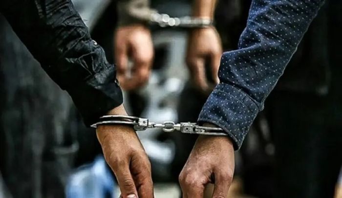 الأجهزة الأمنية في المهرة تضبط متهماً بالابتزاز والتعذيب