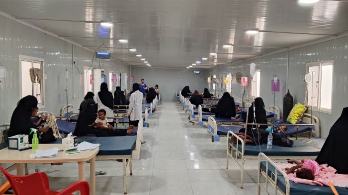 مع تزايد إصابات الكوليرا.. أطباء بلا حدود ترفع قدرة مركز العزل في الزيدية إلى الضعف
