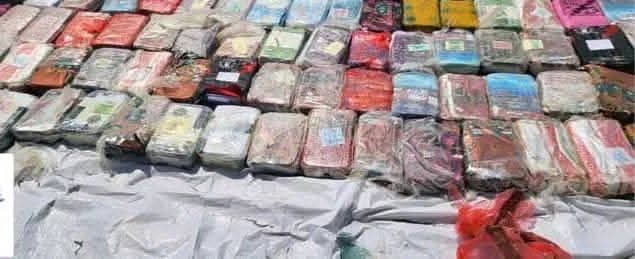 ضبط قارب يحمل طناً من المواد المخدّرة و4 متهمين قرب سواحل رأس العارة بلحج