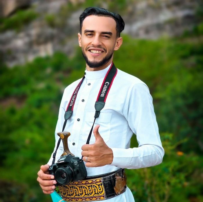 للمرة الثالثة.. مليشيا الحوثي تواصل احتجاز مصور سياحي في سجن الأمن السياسي بإب